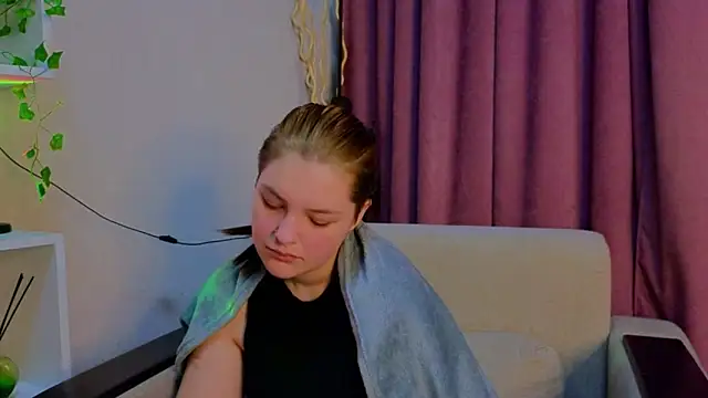 BevHanni's cam snapshot