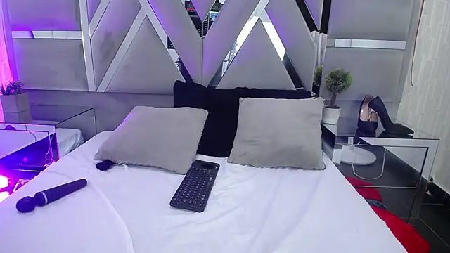 MonzerratBoyer's cam snapshot