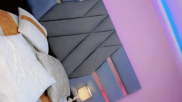 Kisses_Sophia's cam snapshot