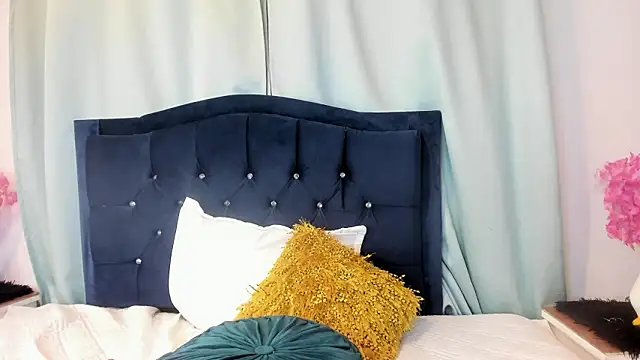 Inaya_Khalifa's cam snapshot