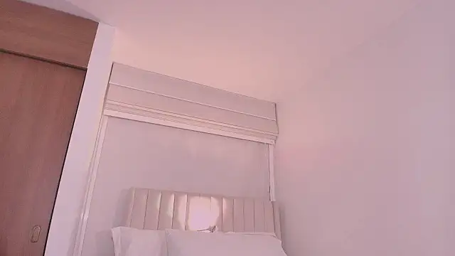 ArianaReynoldss's cam snapshot