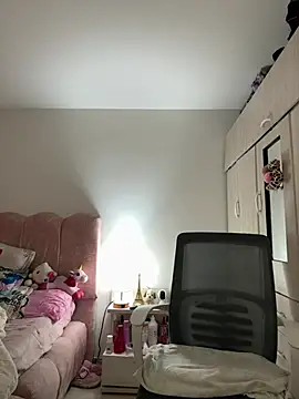 Emmily_19 live sex cam