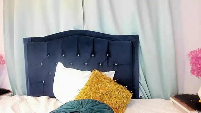 Inaya_Khalifa's cam snapshot