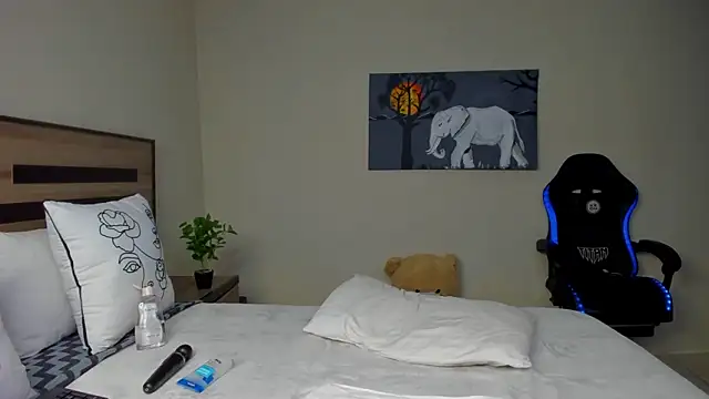 Renee-18 live sex cam