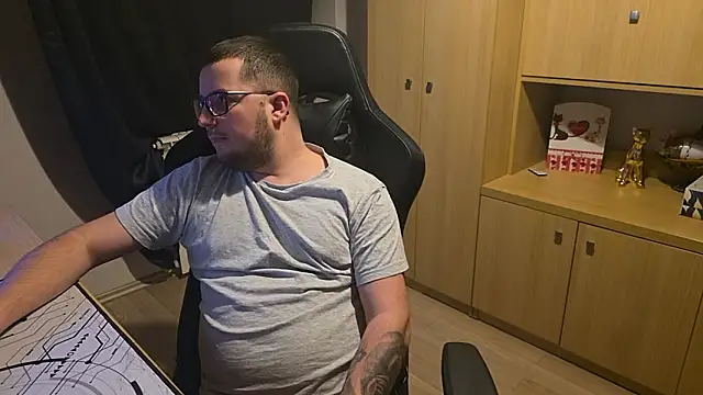 kevinnlovelly live sex cam