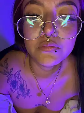 queen_of_you_heart live sex cam