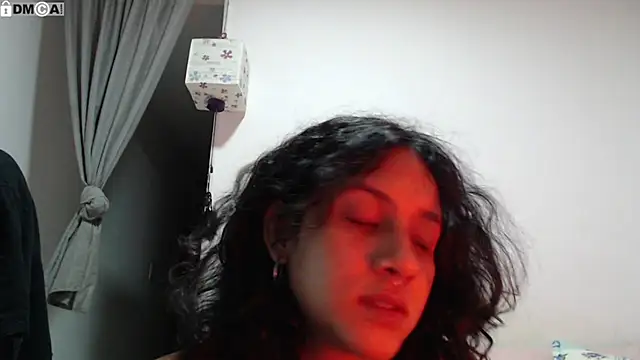 AlinaWoolf_'s cam snapshot