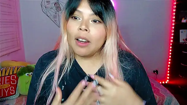 EllieMoonX's cam snapshot