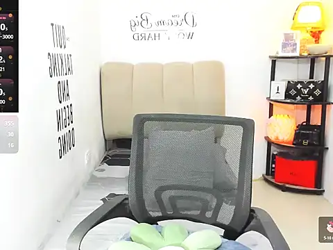 Trixie_Mattel21's cam snapshot