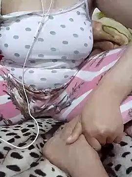 Bombamom's cam snapshot