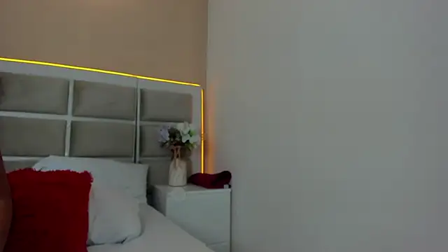 Dulce_Powl_'s cam snapshot