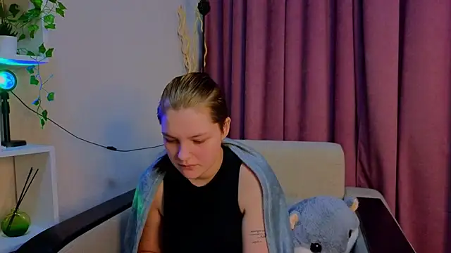 BevHanni's cam snapshot