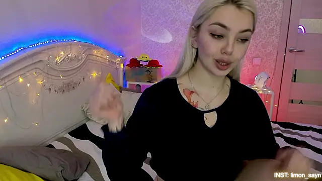 LillyMoure_'s cam snapshot