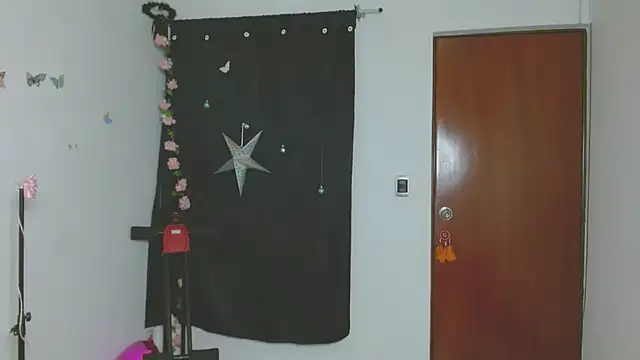 ella_peck's cam snapshot