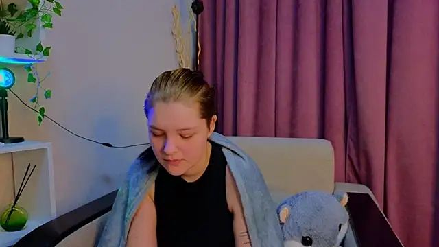 BevHanni's cam snapshot