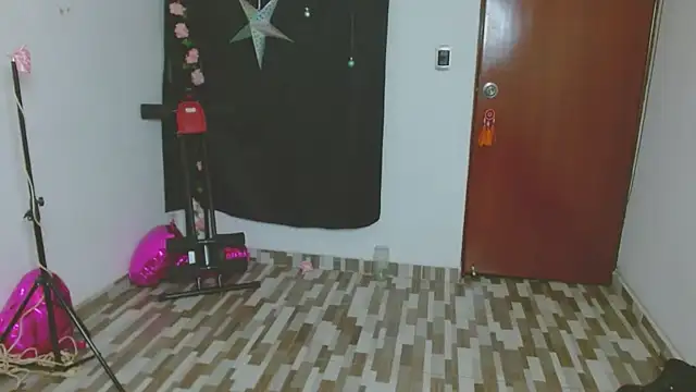 ella_peck's cam snapshot