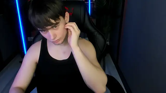 AlejandroEllias live sex cam