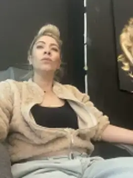 viktoria_davis_'s cam snapshot