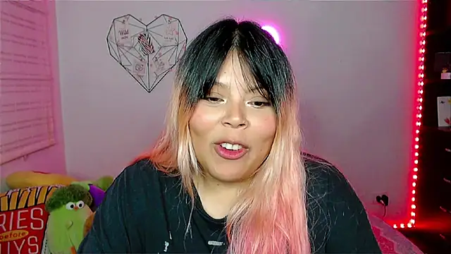 EllieMoonX's cam snapshot