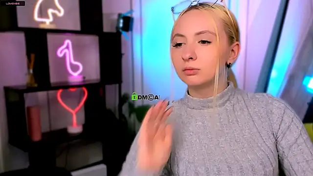 mila_glow1's cam snapshot