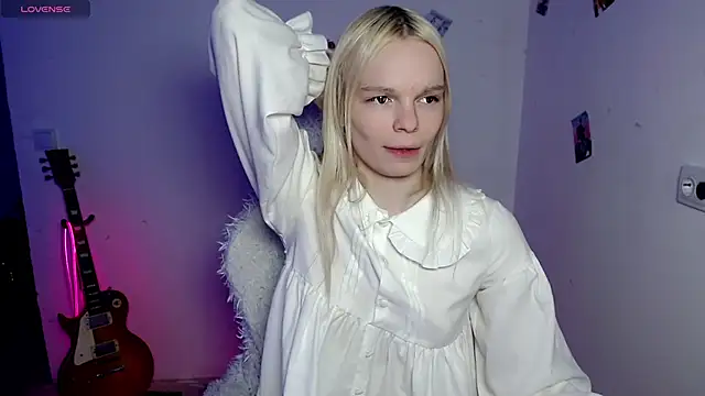 Emily_Nyaffee live sex cam