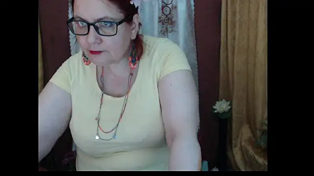 PlayfullMature's cam snapshot