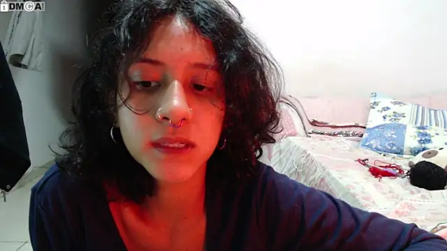 AlinaWoolf_'s cam snapshot