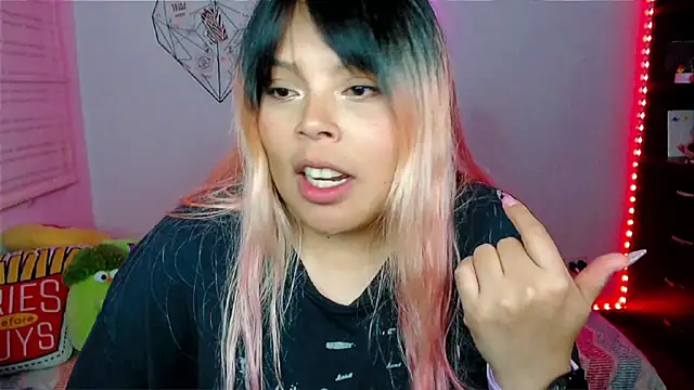 EllieMoonX's cam snapshot