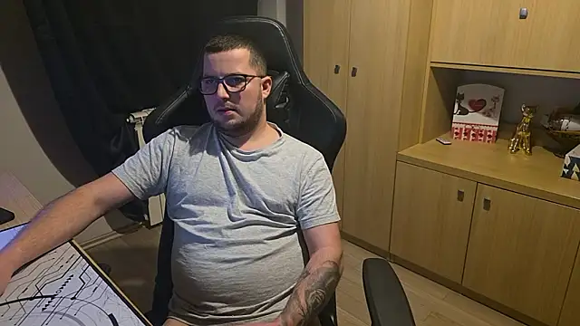 kevinnlovelly live sex cam