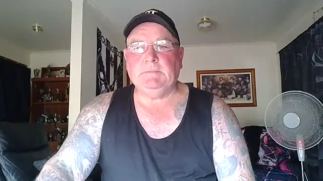 KINKYBLUEYES69 live sex cam