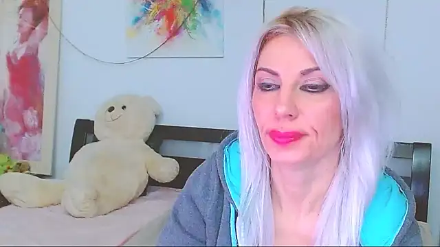 HoneyLara's cam snapshot