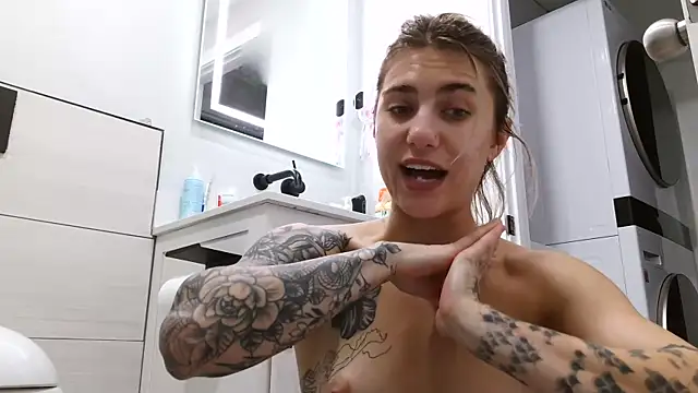 NatalieKneals live sex cam