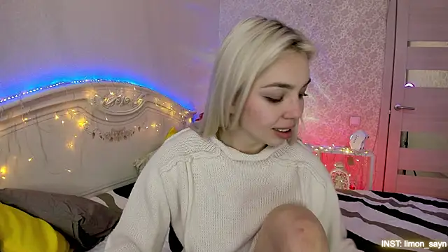 LillyMoure_'s cam snapshot