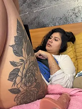 kinky_mila@xh's cam snapshot