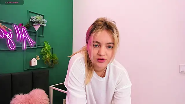 KatieBlossom_'s cam snapshot