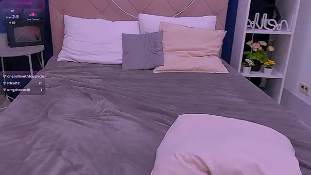 Janie_JJ_Curvie's cam snapshot