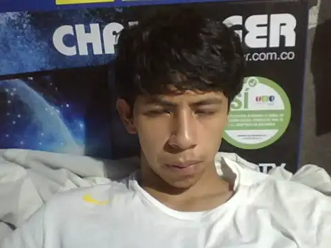 Carlos_Albert02's cam snapshot