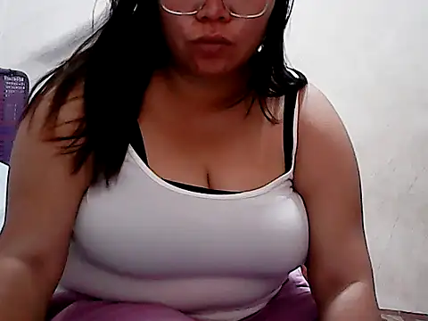 HornyPussie69's cam snapshot