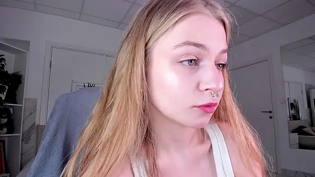 MiaMews live sex cam