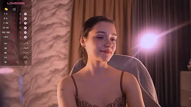 ElizabethMilller_'s cam snapshot