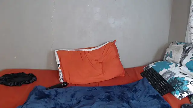 Lunalee's cam snapshot