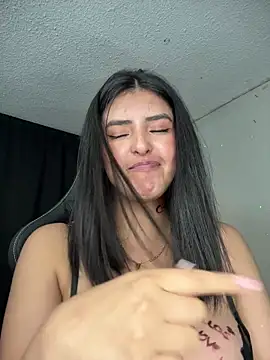 kim_zaratte's cam snapshot