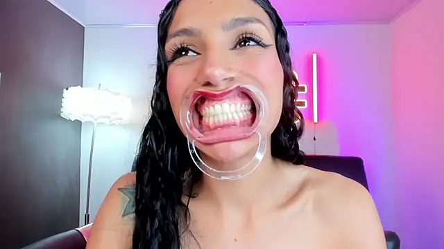 miss___evangeline's cam snapshot