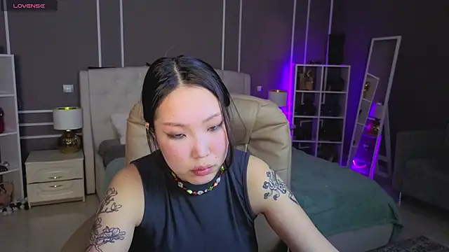 ElinaMotion live sex cam