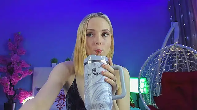 Gina_Gina_love's cam snapshot