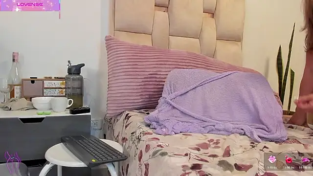 Rachel__Lang's cam snapshot