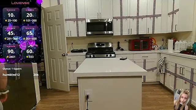 Blondiewithanass's cam snapshot