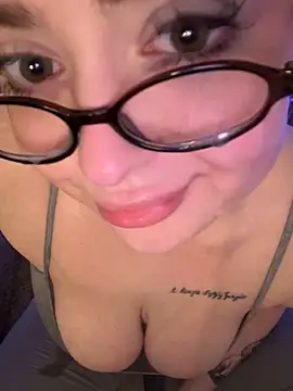 KellyMoors's cam snapshot