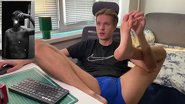 Leonnextdoor live sex cam