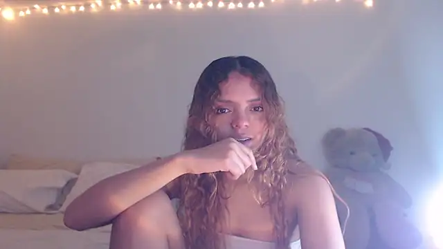 ValienteGirl_'s cam snapshot